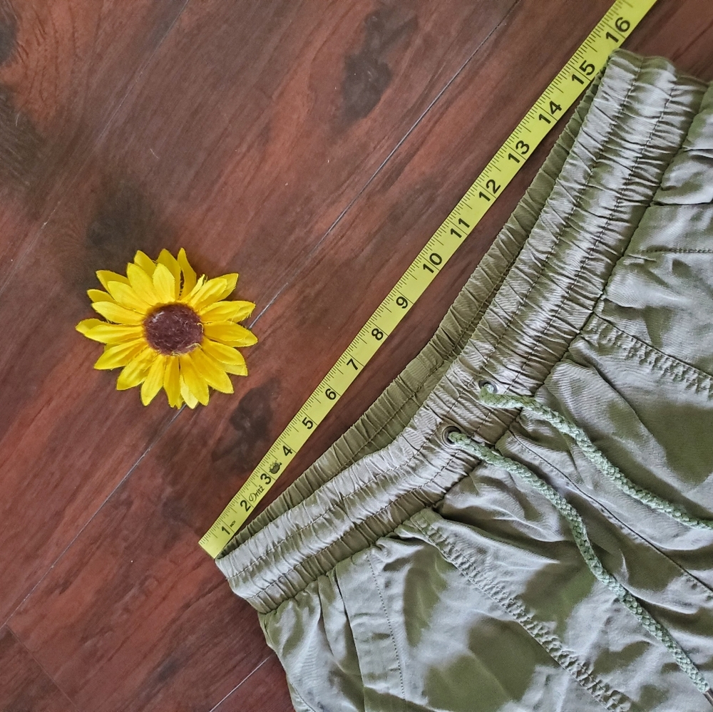 UNIVERSAL THREAD GREEN SHORTS - Picture 5 of 8